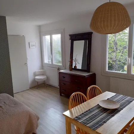 Et Parking Acces Direct Nantes * 雷泽